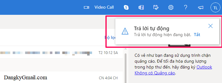 Sau khi bật trả lời email tự động, mỗi lần đăng nhập Outlook bạn sẽ thấy thấy báo Trả lời tự động hiện đang bật, nhấn nút Tắt nếu bạn muốn tắt